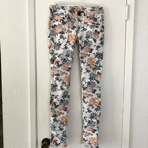 Bullhead floral pants